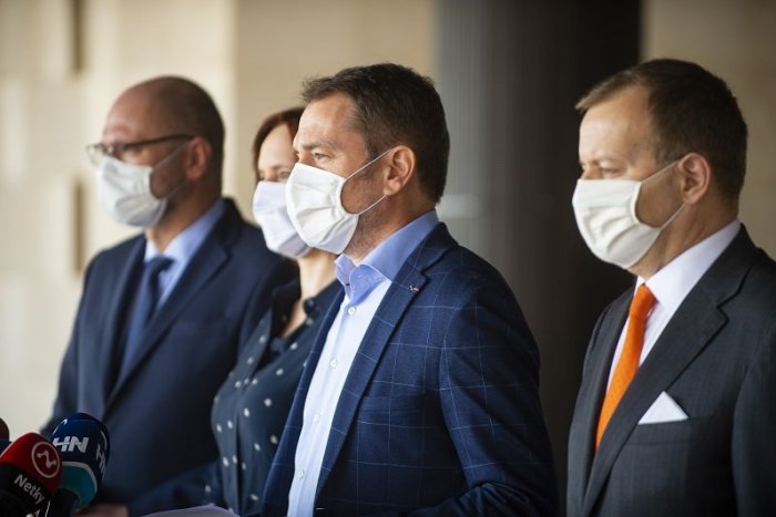 Ilustračný obrázok k článku Zmier sa "skončil" skôr, ako začal: Sulík po tlačovke Matoviča cúvol