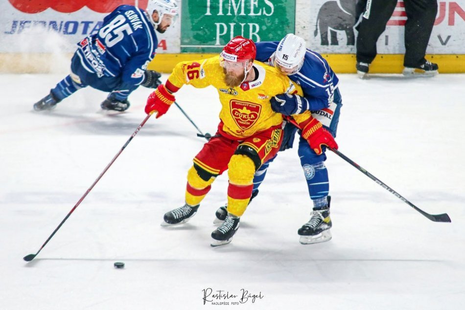 Ilustračný obrázok k článku Víťazná trenčianska séria sa zastavila: Nepomohol ani vedúci gól, FOTO