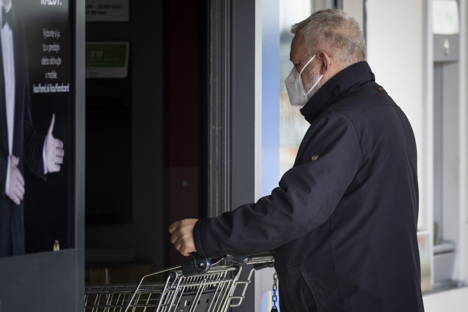 Ilustračný obrázok k článku Zvolen podáva pomocnú ruku seniorom: Potrebujete respirátor? Takto treba postupovať