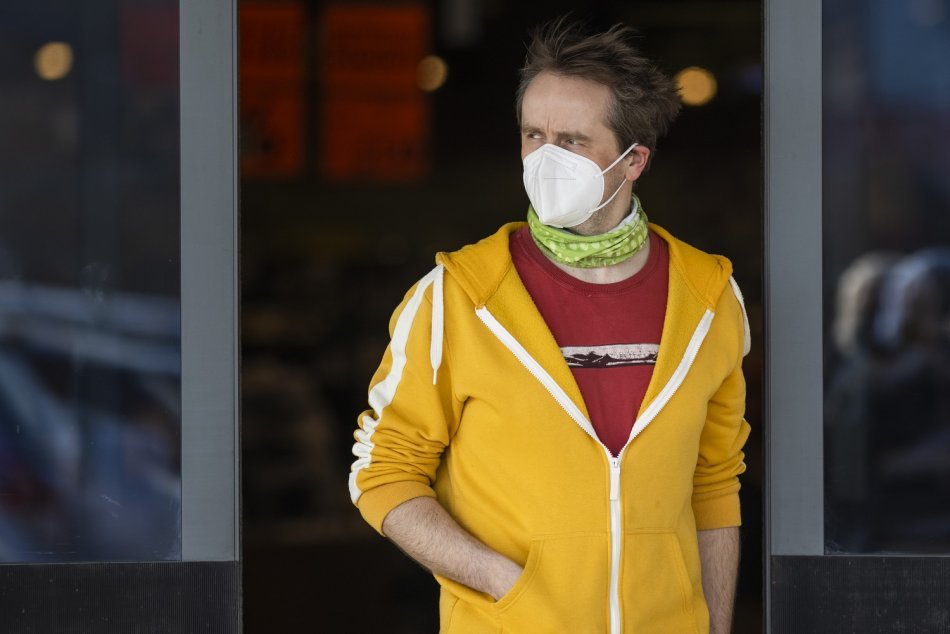 Ilustračný obrázok k článku Respirátorov sa ešte nezbavíme! Košice zostávajú RUŽOVÝM okresom