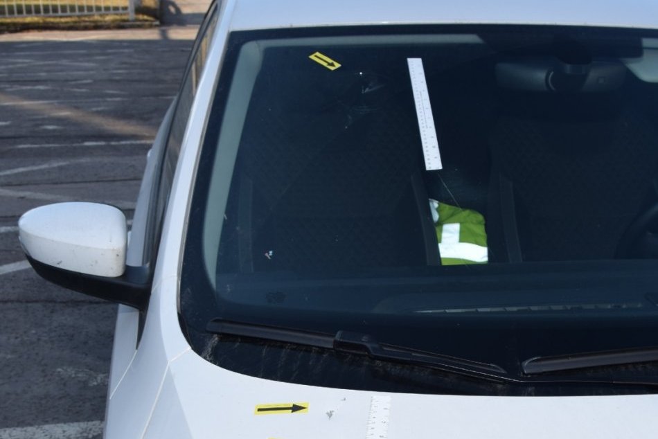 Ilustračný obrázok k článku Nebezpečná zábava detí z miestnej osady: Na R1 pri Žiari hádzali kamene, FOTO