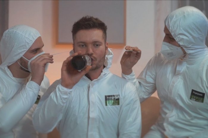 Ilustračný obrázok k článku Nosné dierky mám už takpovediac v... Kapela prekvapila vtipným korona songom