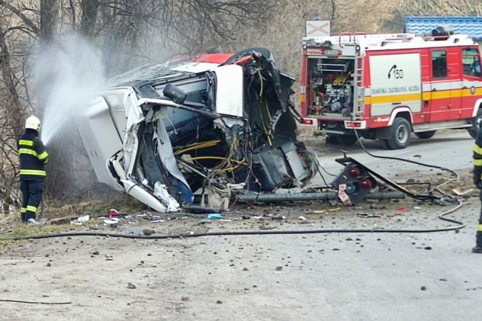 Ilustračný obrázok k článku V Bystrici došlo k zrážke vlaku s autobusom: Polícia už pozná príčinu, FOTO