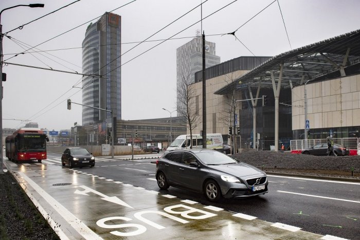Ilustračný obrázok k článku Dokončenie autobusovej stanice na Nivách komplikuje pandémia. Kedy bude hotová?
