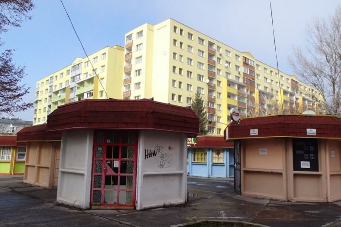 Ilustračný obrázok k článku Karlovu Ves už nebudú vo veľkom špatiť stánky z 80-tych a 90-tych rokov