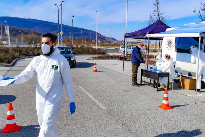 Ilustračný obrázok k článku Testovanie rovno z auta: V Bratislave pribudlo nové odberové miesto