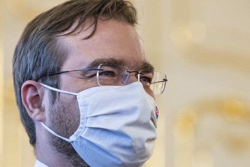 Ilustračný obrázok k článku Krajčímu sa nepáči manažovanie pandémie: Cez sviatky to s takýmito opatreniami naberie na sile!