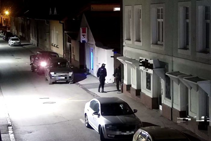 Ilustračný obrázok k článku Nepríjemné zistenie mestských policajtov: Podnik v centre Zvolena bol plný ľudí