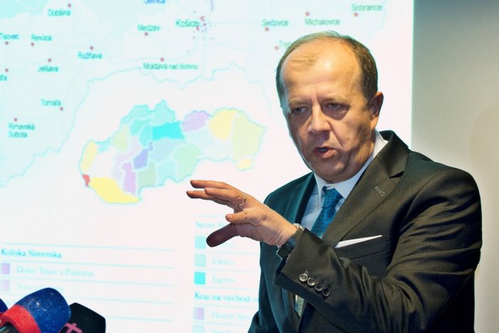 Ilustračný obrázok k článku Vstúpi Rybníček do politickej strany? Primátor Trenčína vyslal jasnú odpoveď