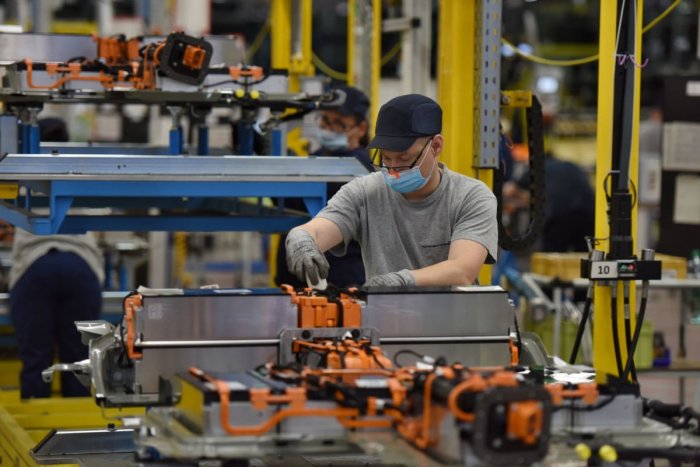 Ilustračný obrázok k článku V trnavskej automobilke hlásia problémy: Kvôli koronavírusu ZASTAVUJÚ výrobu!