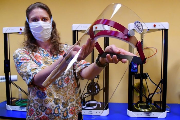 Ilustračný obrázok k článku Pozoruhodný počin košickej univerzity. Za rok vyrobili tisícky ochranných pomôcok