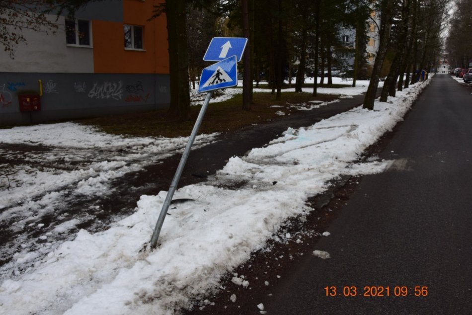 Ilustračný obrázok k článku Na bystrickej ulici bolo rušno: Previnili sa hneď 2 vodiči, schytala to aj značka, FOTO