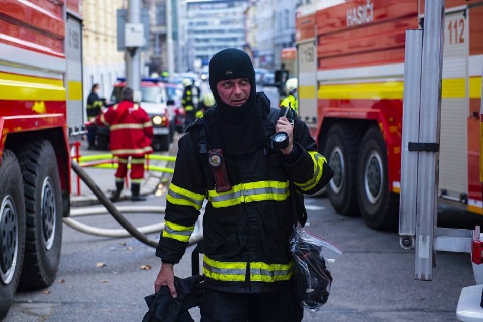 Ilustračný obrázok k článku Požiar rodinného domu v Handlovej: Zraneného previezli sanitkou do nemocnice