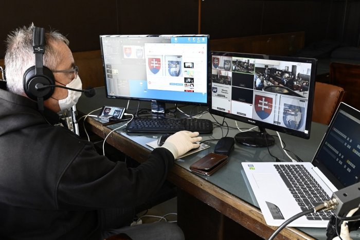 Ilustračný obrázok k článku Schválené: Nechcú, aby mutácie koronavírusu zastavili chod mesta Trenčín