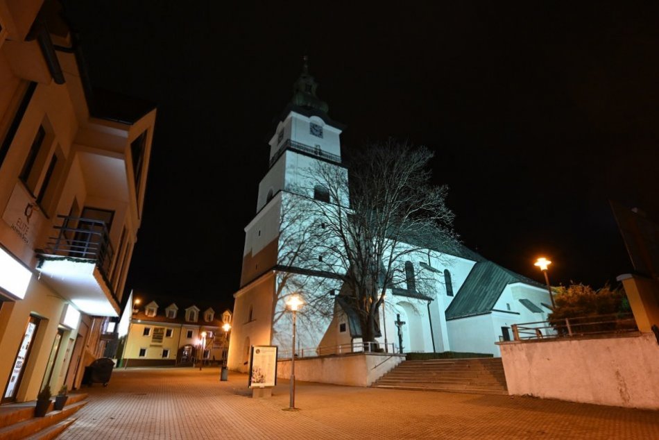 Ilustračný obrázok k článku Nočná Prievidza vyzerá ako mesto duchov: FOTO z centra počas zákazu vychádzania