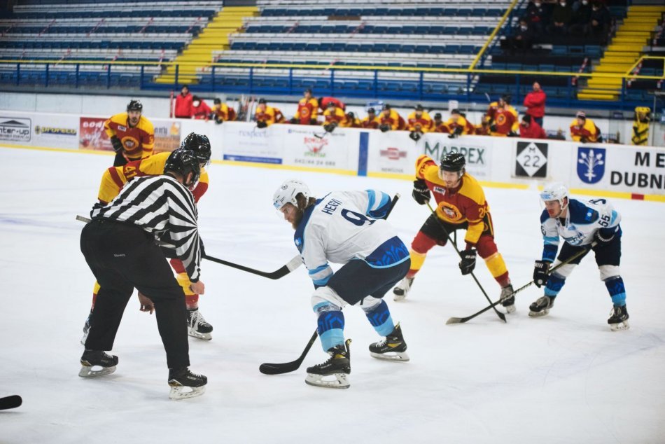 Ilustračný obrázok k článku Hokejisti Topoľčian vybuchli vo štvrťfinále: Sezóna im končí už po štyroch zápasoch