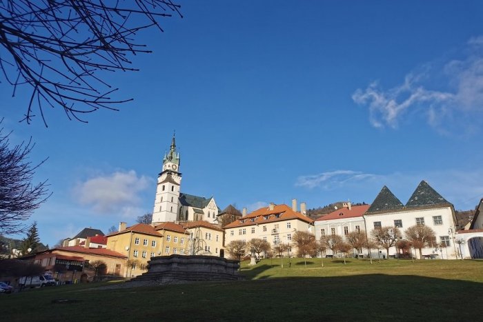 Ilustračný obrázok k článku Kremnica po mesiacoch spustila nový web: Ponúka k nemu aj praktickú aplikáciu