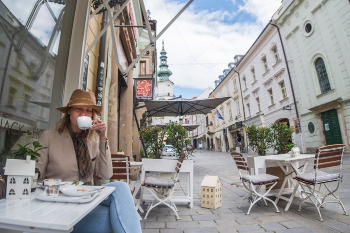 Ilustračný obrázok k článku Dátový analytik: Niekde budú koncom apríla na kávičke, inde až v druhej polovici mája!