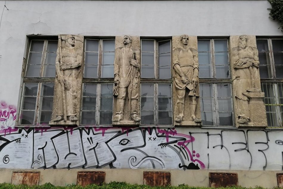 Ilustračný obrázok k článku Ružinov má pripravený projekt obnovy obecnej radnice v Prievoze