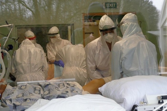 Ilustračný obrázok k článku Počet COVID pacientov v žilinskej nemocnici neklesá: Pľúcne ventilátory sa nezastavia