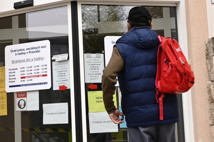 Ilustračný obrázok k článku Budú Ukrajinci "KRADNÚŤ" Slovákom prácu? Minister Krajniak: Máme pre nich TISÍCE miest!