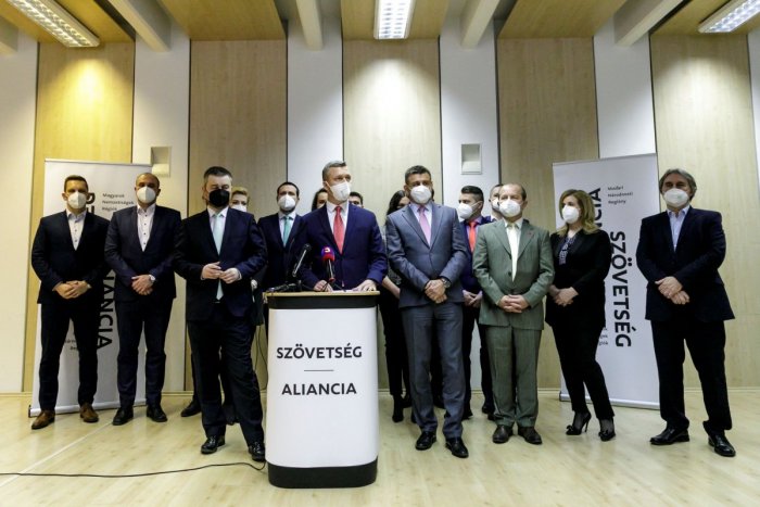 Ilustračný obrázok k článku Na politickú scénu prichádza Aliancia: Tri maďarské strany sa dohodli na SPOLUPRÁCI!