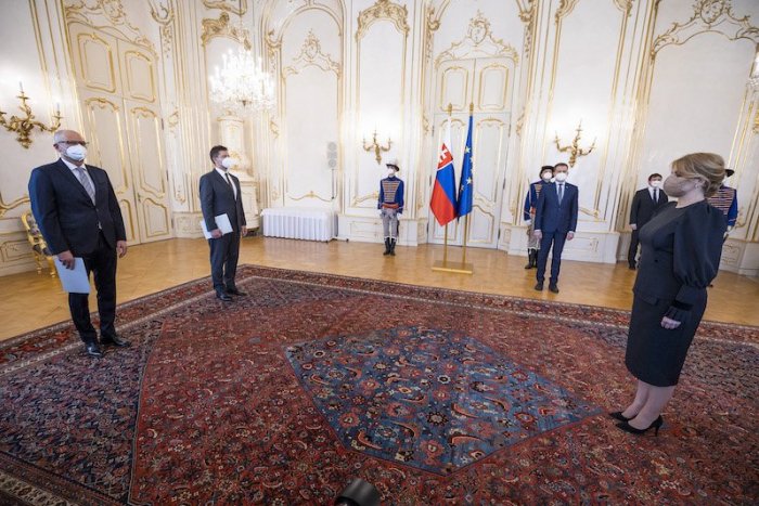 Ilustračný obrázok k článku Veľavravný odkaz prezidentky pri prijatí Sulíkovej demisie. Komu patril?