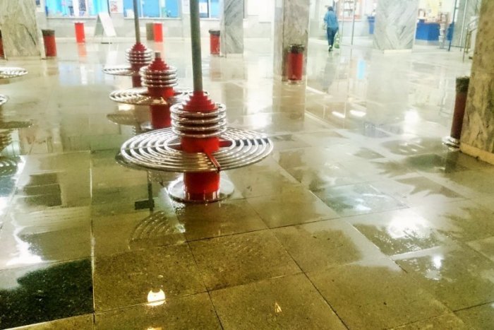 Ilustračný obrázok k článku Kuriózna krádež v Prešove: Žena zaspala na železničnej stanici a potom to prišlo!