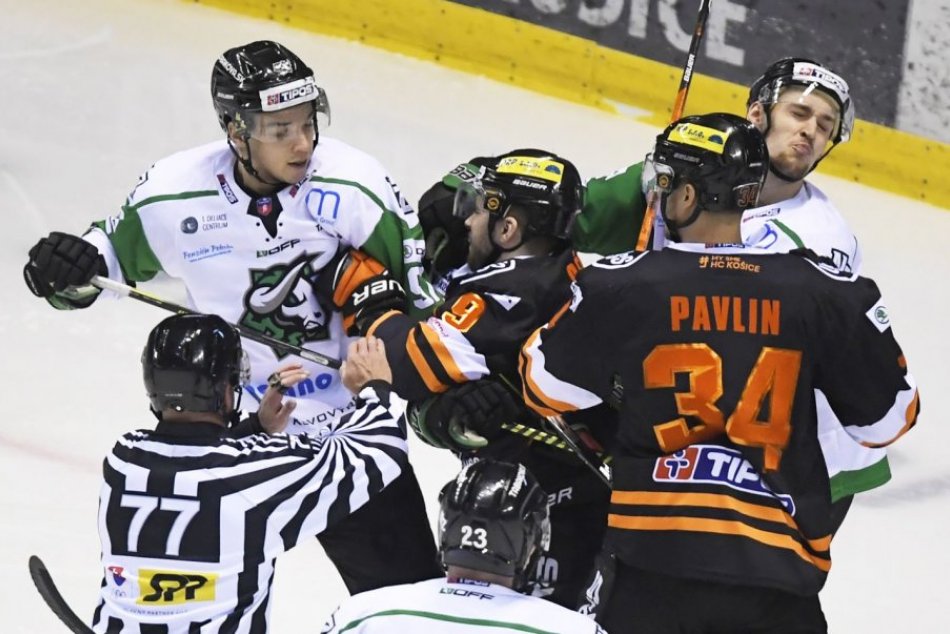 Ilustračný obrázok k článku Hokejisti Nových Zámkov majú jasný cieľ: Z Košíc chcú priniesť vyrovnanú sériu
