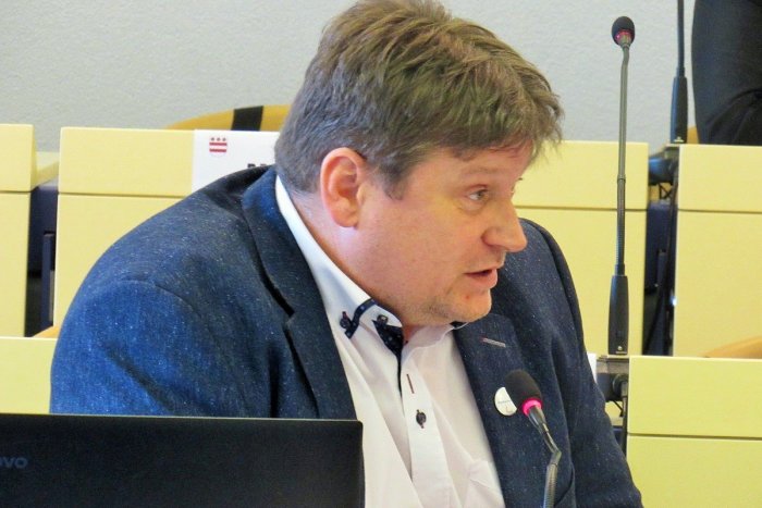 Ilustračný obrázok k článku V zastupiteľstve zanikol poslanecký klub: Oľha si chce užiť pohodu nezaradeného