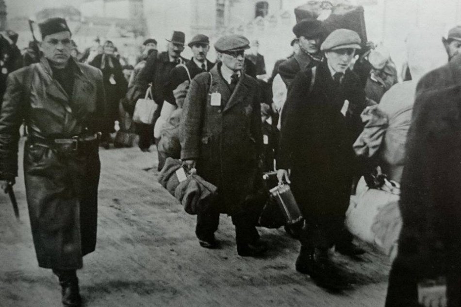 Ilustračný obrázok k článku Na zvolenskom zámku sa vrátite do vojnových čias: Hovoriť sa bude o arizovaných dielach