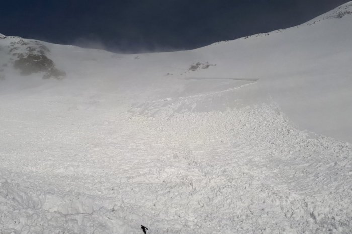 Ilustračný obrázok k článku Dvoch bratov v Tatrách zasypala lavína: Pri vyslobodzovaní začala poriadna dráma!