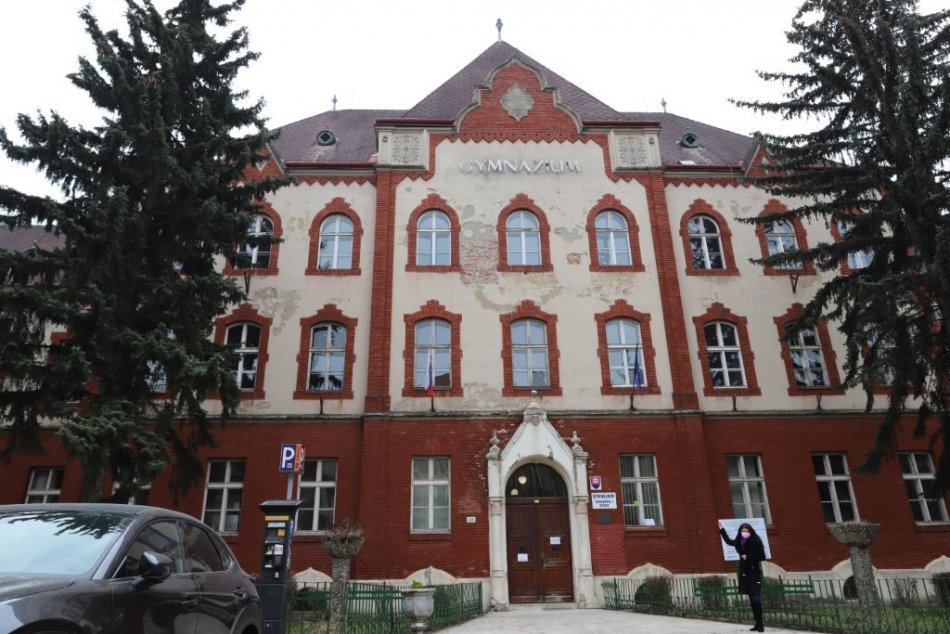 Ilustračný obrázok k článku Storočné okná a zničená fasáda: Legendárnu Šrobárku čaká rekonštrukcia, FOTO