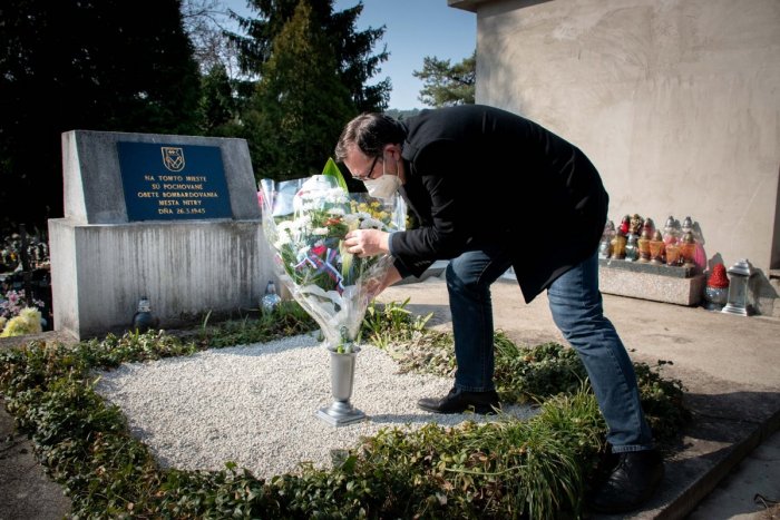Ilustračný obrázok k článku Od bombardovania Nitry ubehlo 76 rokov: Vedenie mesta si uctilo pamiatku obetí