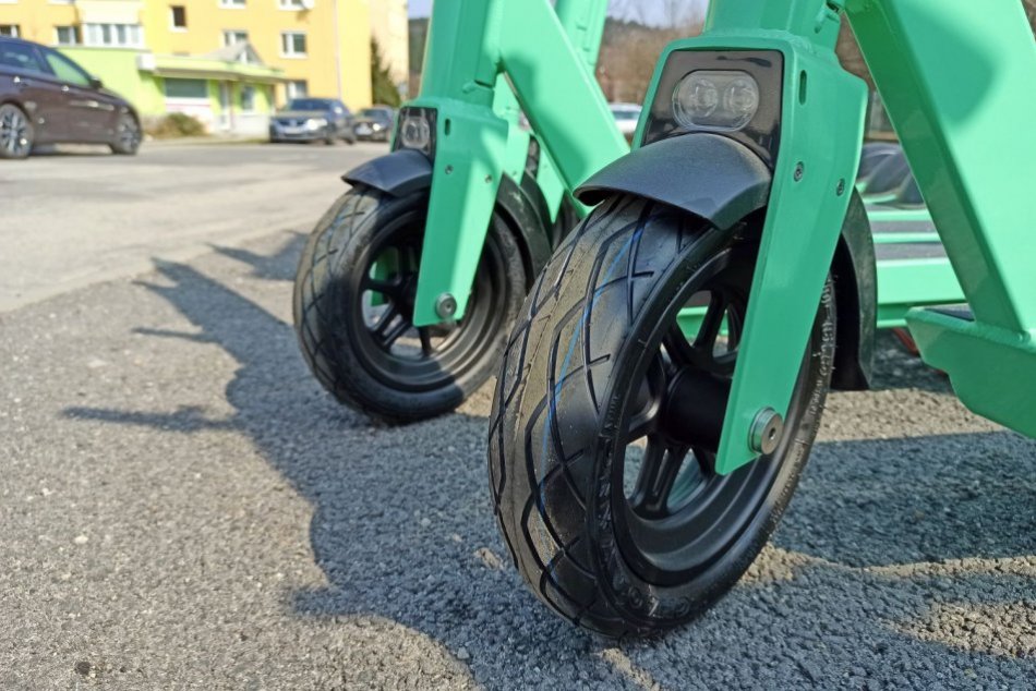 Ilustračný obrázok k článku V Nitre pribudne 200 elektrických kolobežiek: Nájdeme ich na desiatkach lokalít
