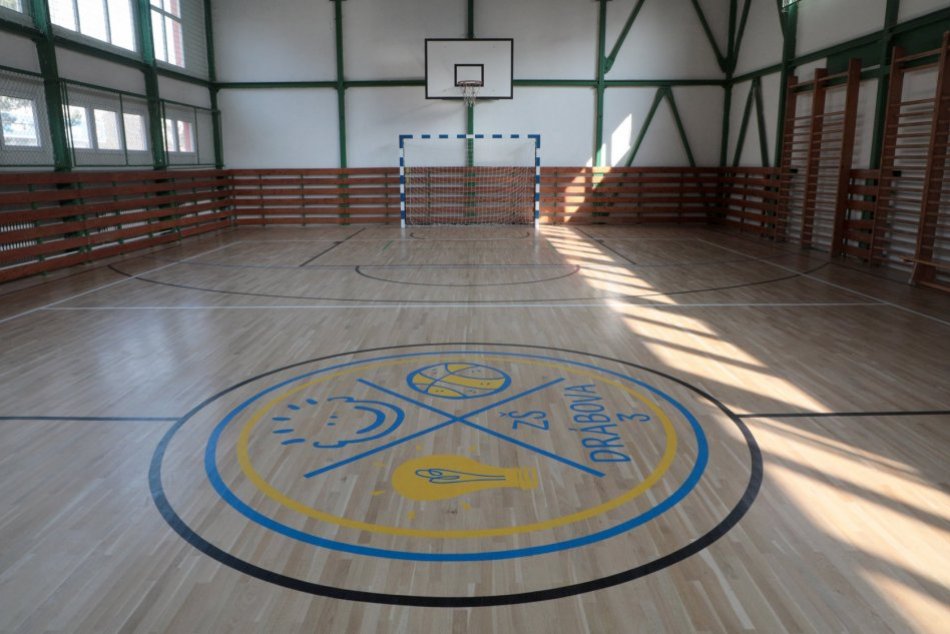 Ilustračný obrázok k článku V OBRAZOCH: Nové telocvične aj jedálne. Žiaci sa môžu tešiť na nové priestory