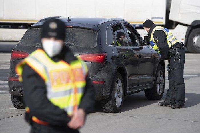 Ilustračný obrázok k článku Pendlerom žijúcim v Rakúsku ODPADÁVAJÚ obmedzenia. Čo susedia ponechávajú v platnosti?