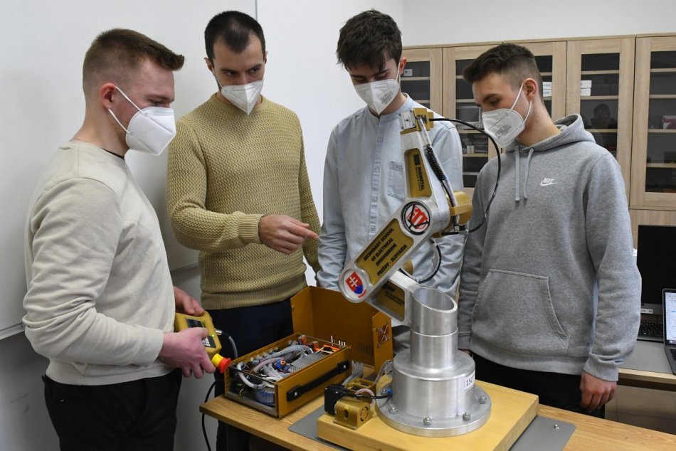 Ilustračný obrázok k článku Do Košického kraja prídu milióny eur. Pomôžu školám aj rómskym obciam