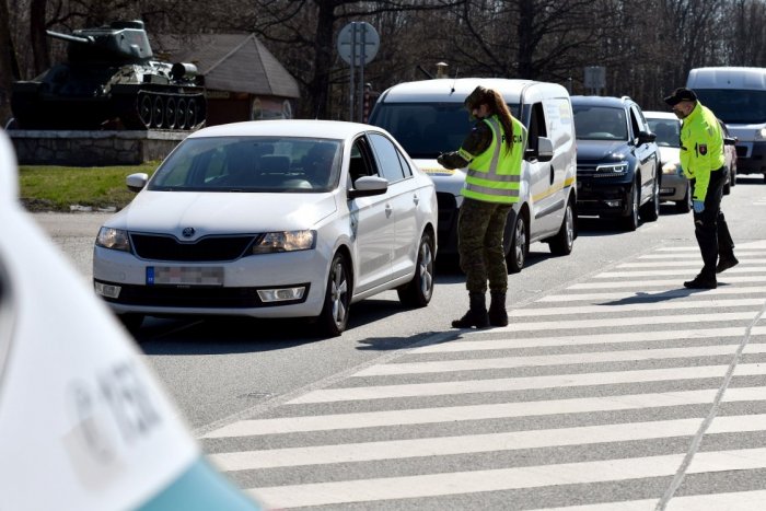 Ilustračný obrázok k článku Začínajú NONSTOP kontroly! Na hranice sa postaví maximum policajtov a vojakov