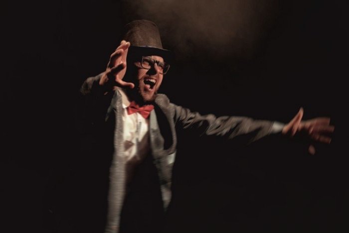 Ilustračný obrázok k článku KURIOZITA DŇA: Sám pán premiér bude úžasom híkať! Kapela pobavila prvoaprílovým klipom