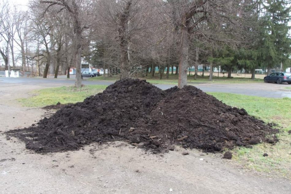 Ilustračný obrázok k článku Prekvapivý záujem Lučenčanov: Chcú kompost, primátorka preto informovala o tomto