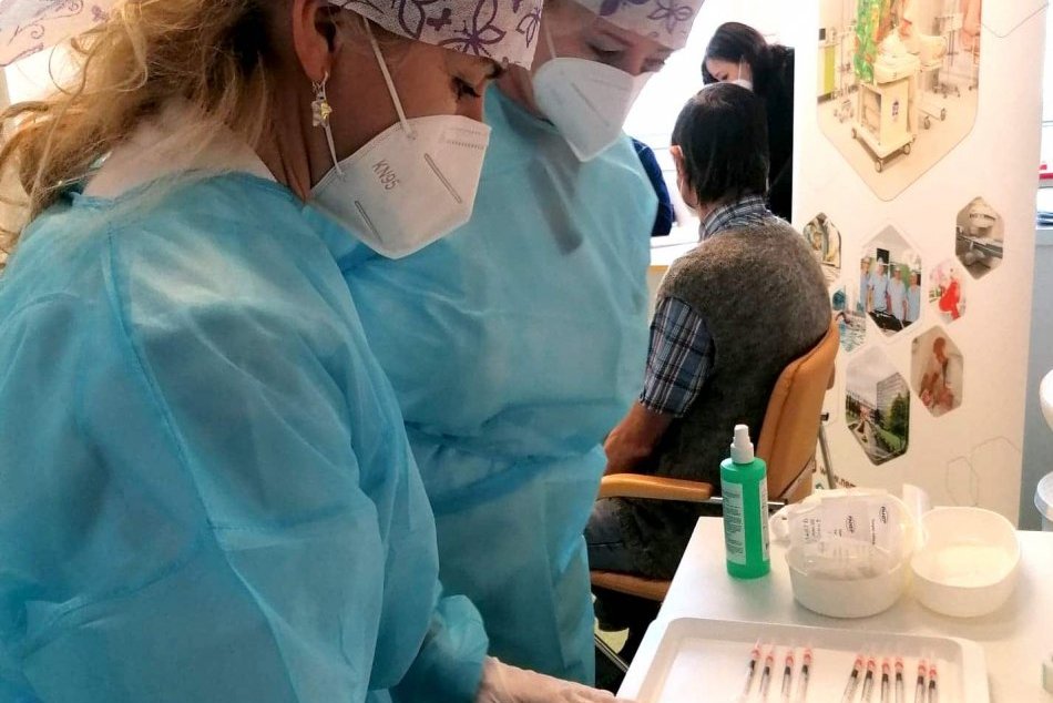 Ilustračný obrázok k článku Pandemická situácia v nemocnici v Šaci sa zlepšila. Pribudli aj zaočkovaní