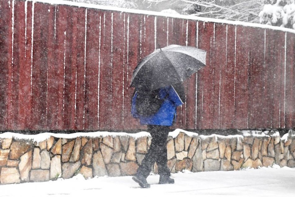Ilustračný obrázok k článku Prvá snehová nádielka sa blíži: Výstrahy platia aj pre okres Prievidza