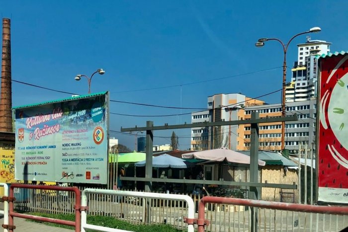 Ilustračný obrázok k článku Pri Trhovisku Miletičova pomaly miznú bilboardy. Prečo ich jednoducho nestrhnú?