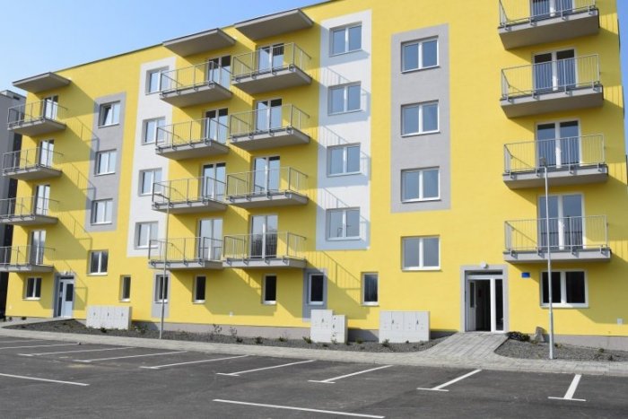 Ilustračný obrázok k článku Nová bytovka v Humennom už pozná svojich nájomcov. Byty si žrebovali