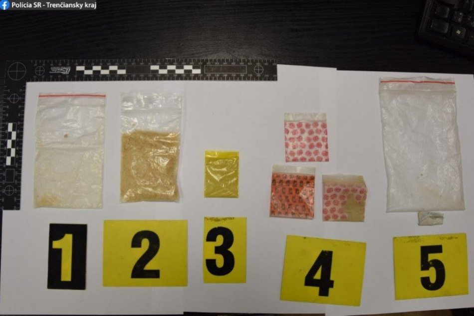 Ilustračný obrázok k článku Toľko heroínu nemal len pre seba: Muž môže stráviť za mrežami 15 rokov, FOTO