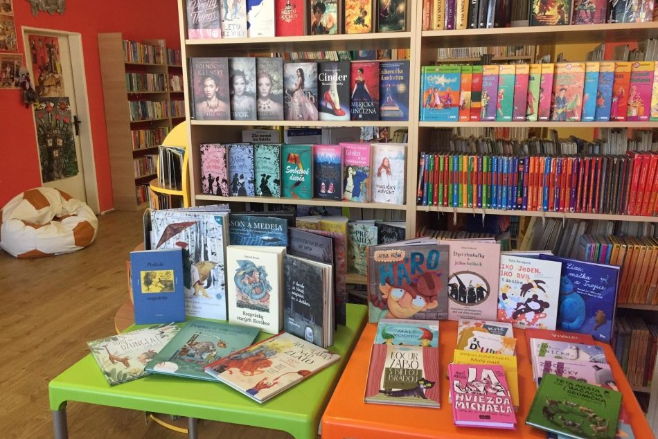 Ilustračný obrázok k článku Do knižnice pribudlo viac ako 1600 noviniek