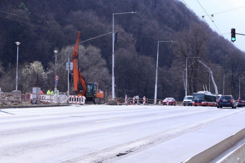 Ilustračný obrázok k článku Bystričanov čakajú obmedzenia v centre mesta: Úplne uzavrú jednu z ciest a nielen to