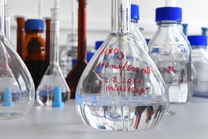 Ilustračný obrázok k článku Kto tu KLAME? Vakcínu Sputnik V mali testovať na základe žiadosti exministra Krajčího