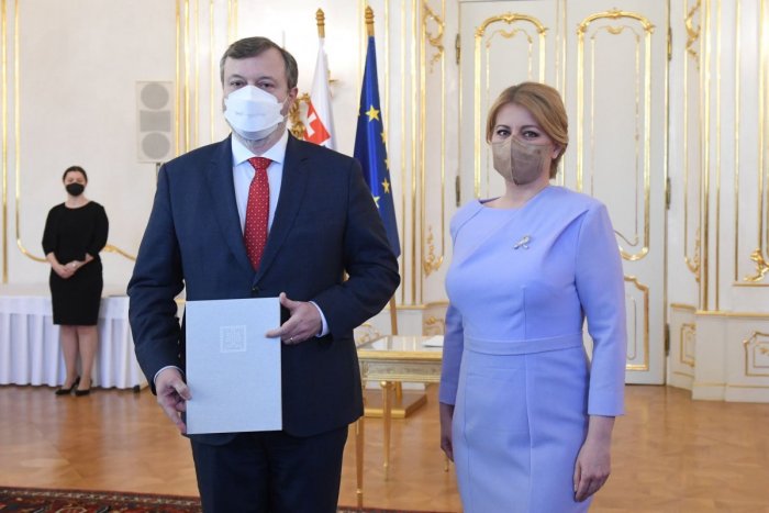 Ilustračný obrázok k článku Čaputová vymenovala Krajniaka: Pred tromi týždňami dal demisiu, už je naspäť! FOTO